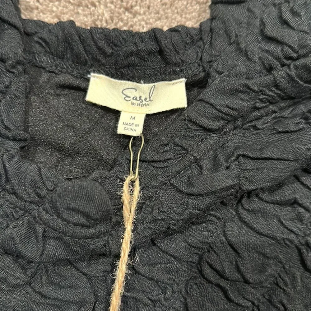 Lightly smocked crop top! NWT EASEL size Medium
